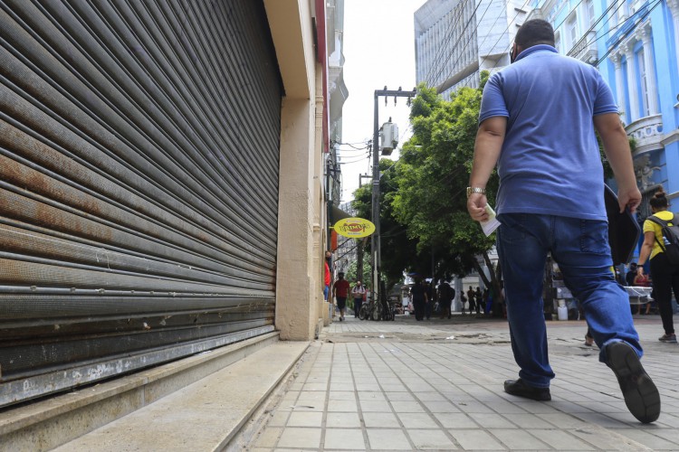 Lojas de rua deverão fechar a partir das 17h em Fortaleza