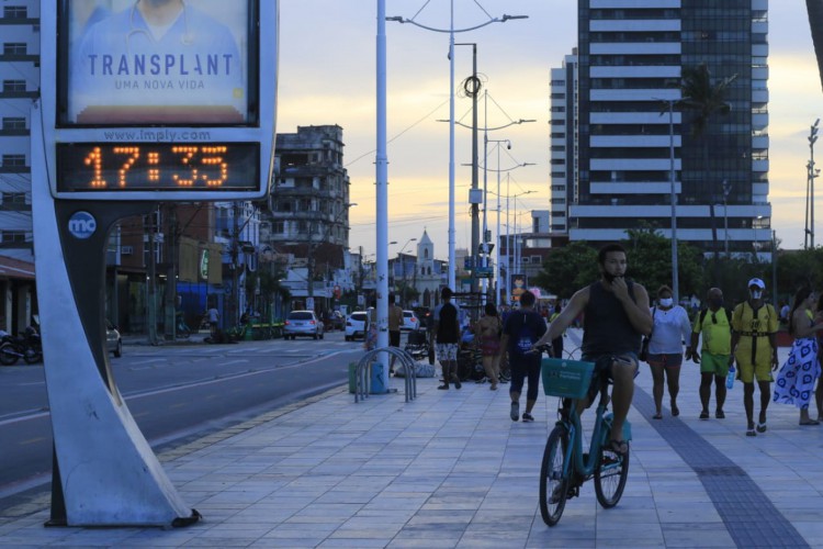 Avenida Beira Mar registra movimentação