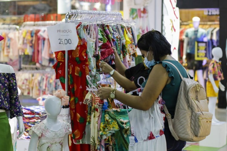 Centro Fashion amplia horário de funcionamento em decorrência do aumento do fluxo de movimento de compradores do varejo.