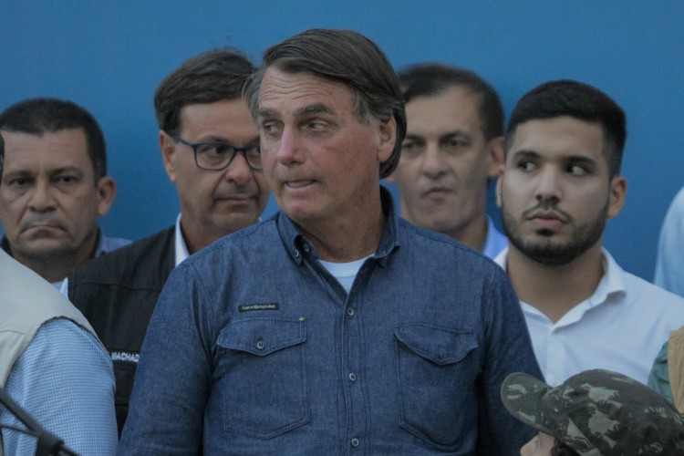 Presidente Jair Bolsonaro durante visita a trecho da obra de duplicação da BR-222 no município de Caucaia, em fevereiro de 2021