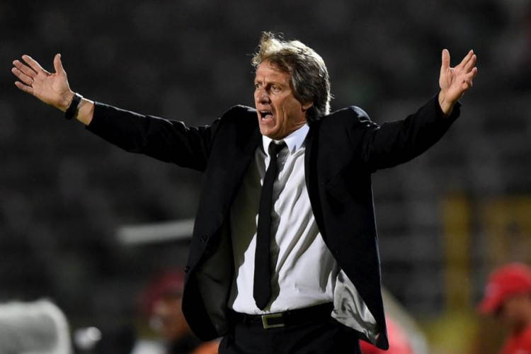 Jorge Jesus tem tido uma campanha decepcionante para a torcida e diretoria do Benfica, que investiu mais de 100 milhões de euros na temporada