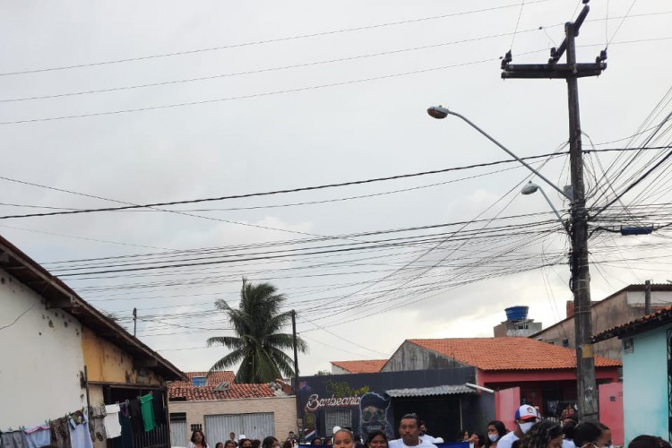 Familiares e amigos protestam por justiça para Rudson na tarde deste domingo, 28