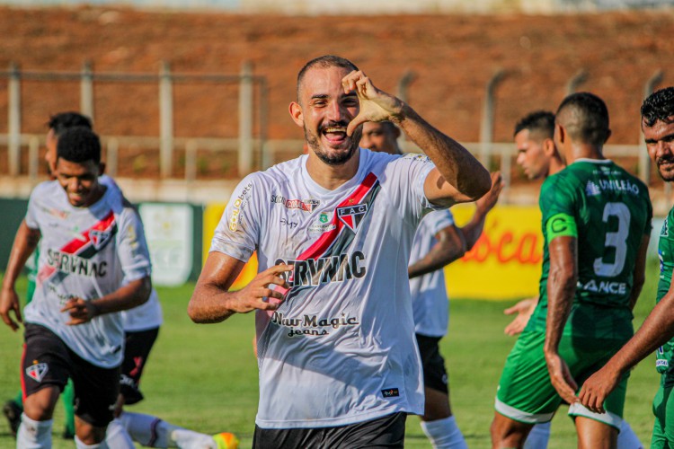 Vitão, zagueiro do Ferroviário, fez o gol da vitória sobre o Icasa pelo Campeonato Cearense 2021