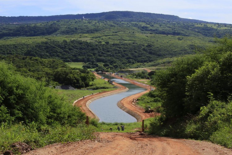 ￼ÁGUAS DA Transposição saíram para o Cinturão das Águas no 
ano passado