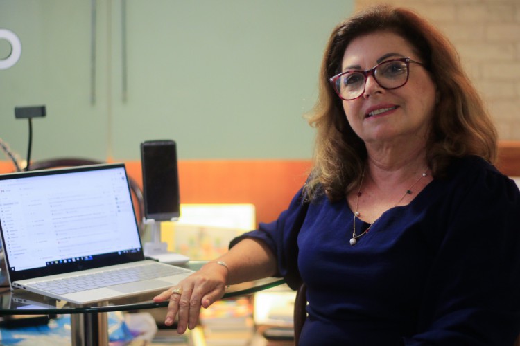 FORTALEZA, CE, 05-03-2021: A doutora em economia social, Silvana Parente, que também é vice-presidente do Corecon. Ela foi quem idealizou o programa de microcrédito  do BNB e que hoje é referência na América Latina. Também já trabalhou nas Nações Unidas, terceiro setor e no setor público. (BARBARA MOIRA/ O POVO)