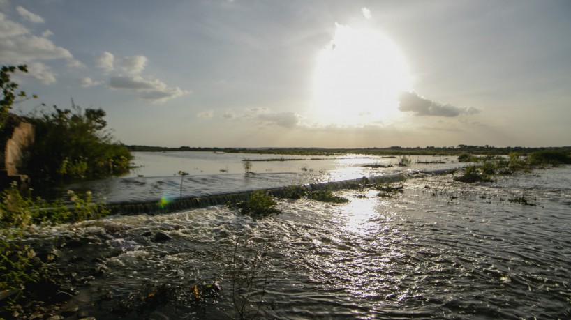 Passagem molhada na antiga Jaguaribara (Passagem do Piguelo), onde passam as águas do rio Jaguaribe para desemborcar no açude do Castanhão