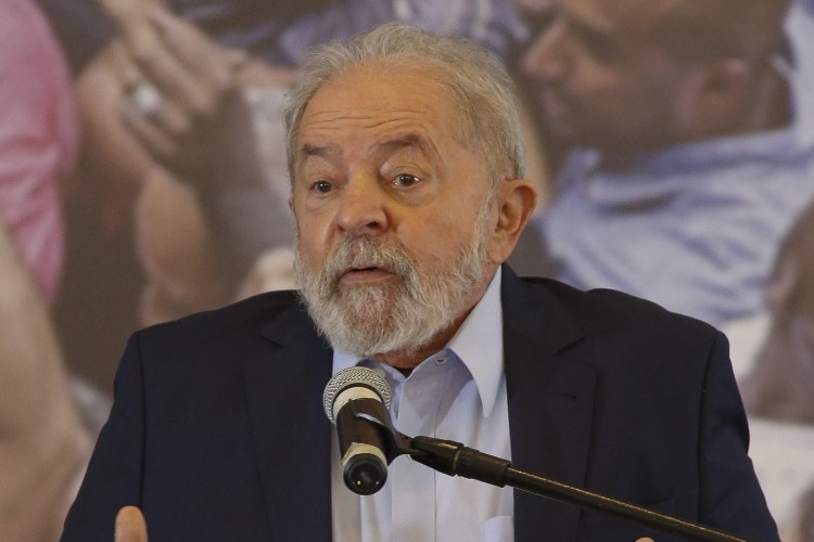 Lula no pronunciamento após condenações contra ele terem sido anuladas      Caption