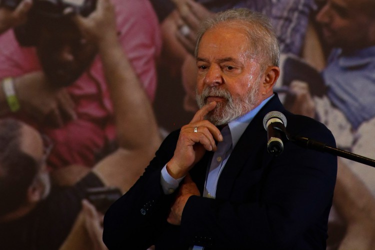 Lula será entrevistado pelo jornalista Reinaldo Azevedo na noite de hoje, quinta, 1º de abril (01/04); você pode assistir à transmissão ao vivo pelas redes sociais da BandNews