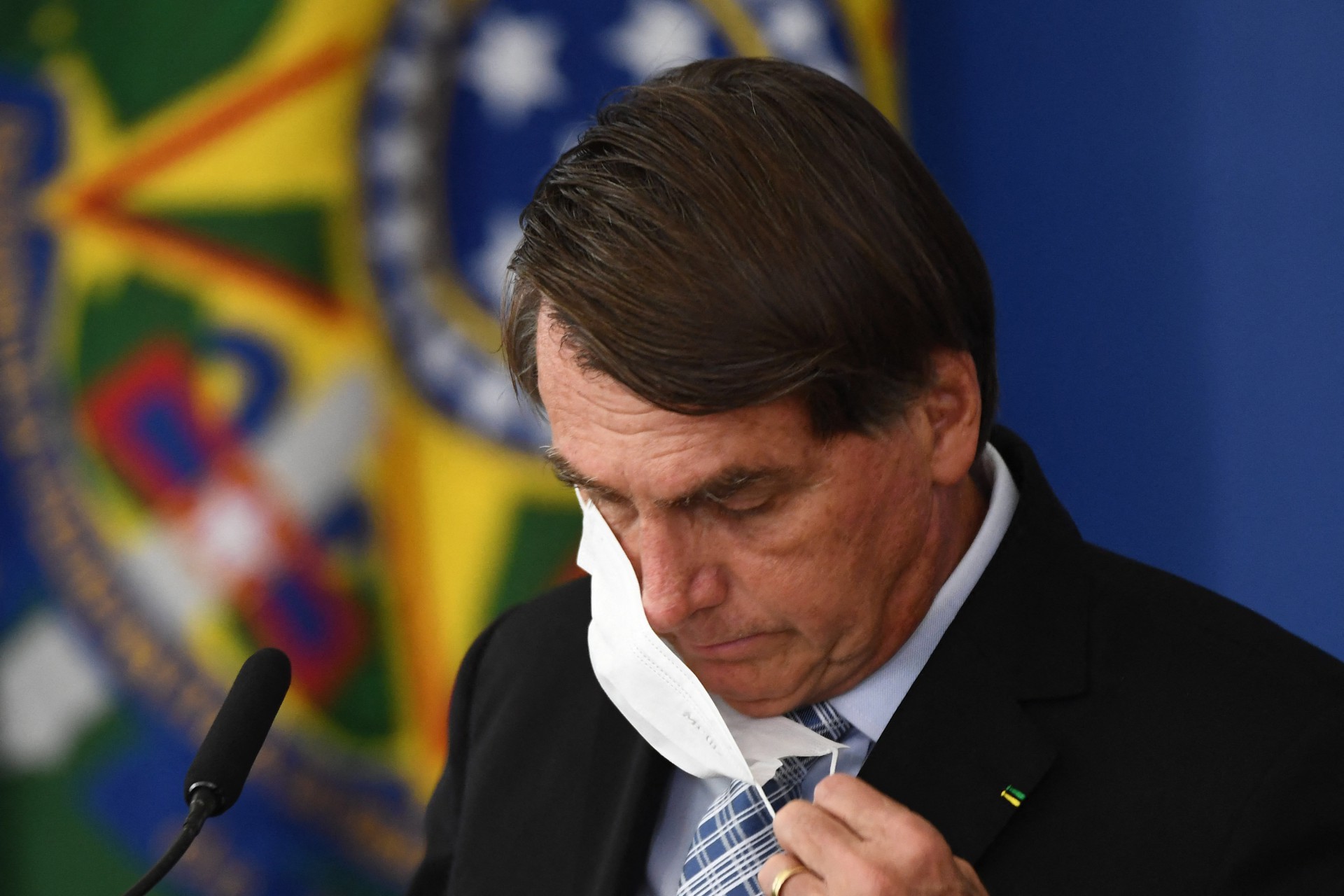 O presidente Jair Bolsonaro em dezembro de 2020 continuava descredibilizando o potencial positivo das vacinas contra a Covid-19. (Foto: EVARISTO SA / AFP)