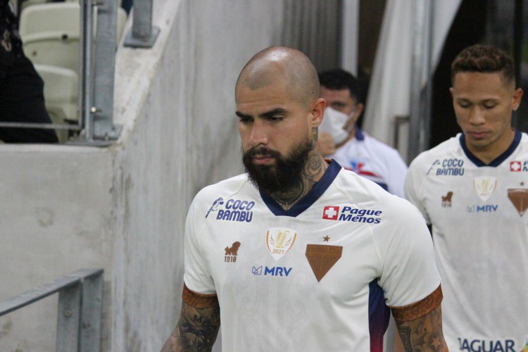 Zagueiro Juan Quintero no jogo Fortaleza x CRB, na Arena Castelão, pela Copa do Nordeste