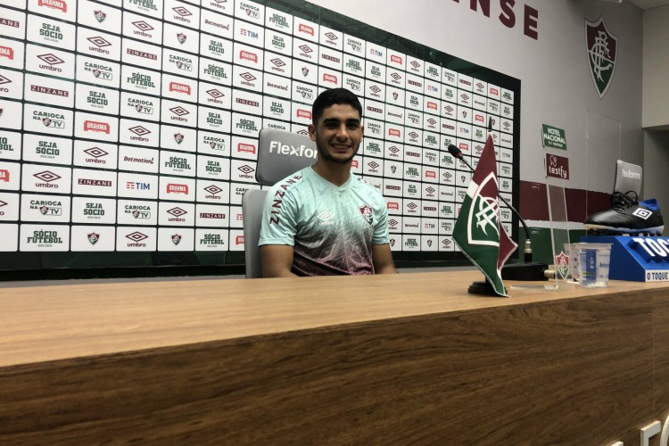 Michel Araujo saiu por empréstimo do Fluminense ao Al Wals, time do ex-técnico tricolor, Odair Hellmann