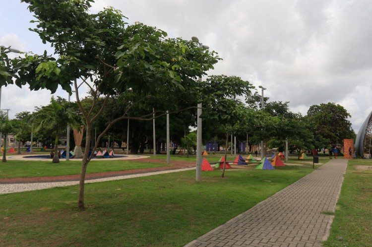 Eusébio foi o primeiro município cearense com tarifa zero de ônibus; foto de praça no Centro do município(Foto: Barbara Moira em 13/3/2021)