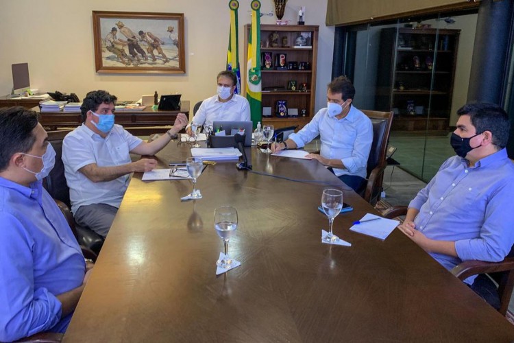 Governador do Estado, Camilo Santana (PT) realiza reunião emergencial na noite deste domingo, 14, para tratar do fornecimento de oxigênio medicinal no Ceará