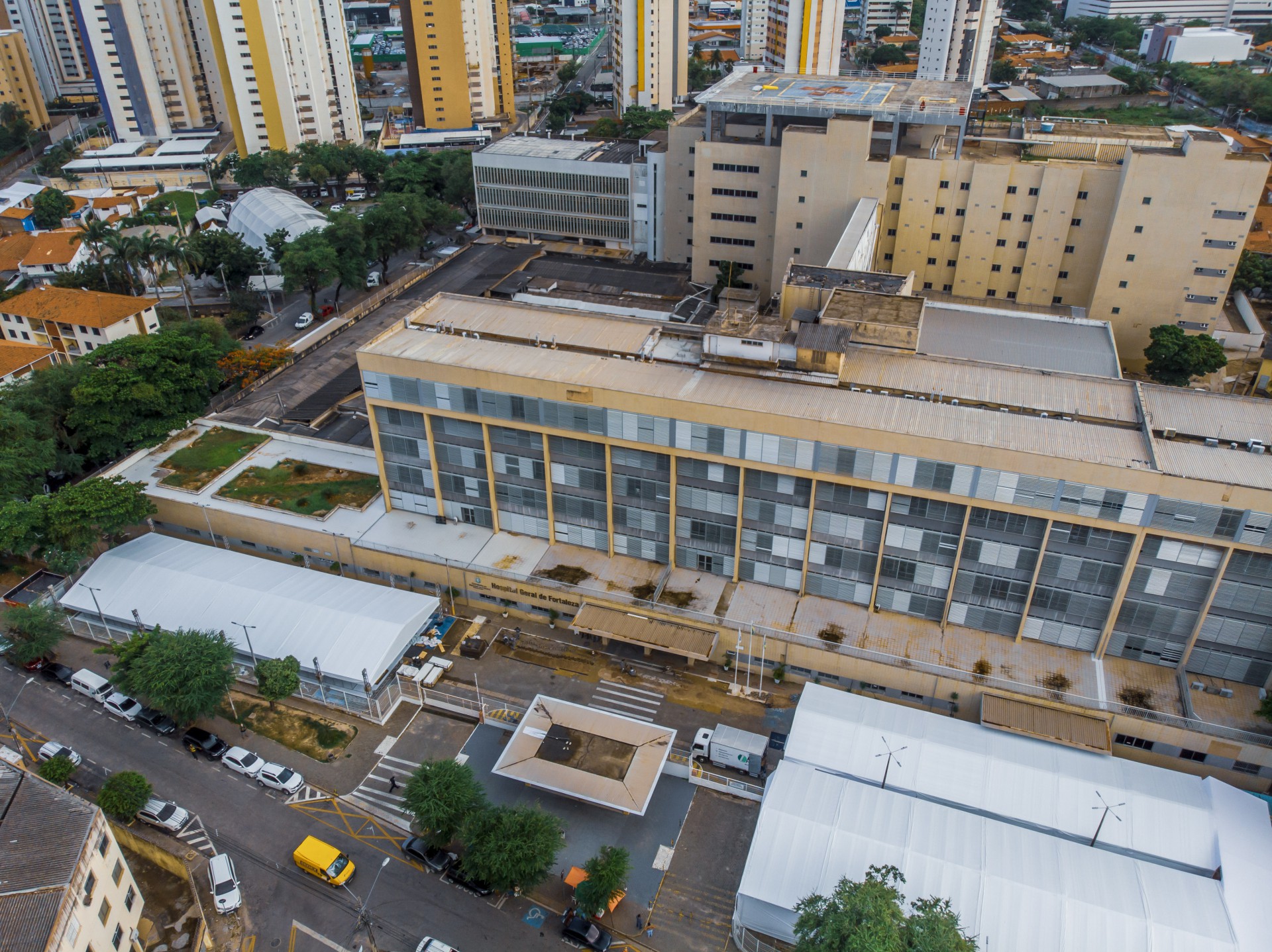 Fortaleza, Ce, BR 16.03.21- Montagem de mais uma unidade de atendemento para pacientes com covid no Hospital HGF (Foto: Fco Fontenele/O POVO) (Foto: Fco Fontenele)