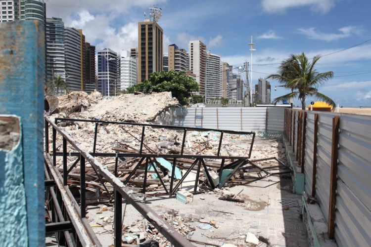 A casa construída nos anos de 1930 foi demolida na manhã desta quinta-feira, 18.