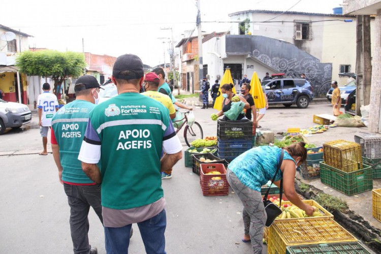 Agefis realiza trabalho preventivo e distribui material de proteção contra Covid-19