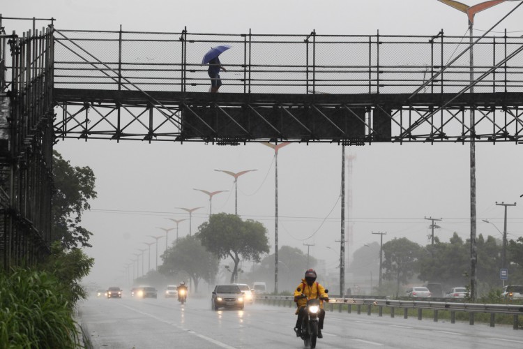 FORTALEZA,CE, BRASIL, 24.03.2021: Manhã de chuva forte em Fortaleza.  (Fotos: Fabio Lima/O POVO).