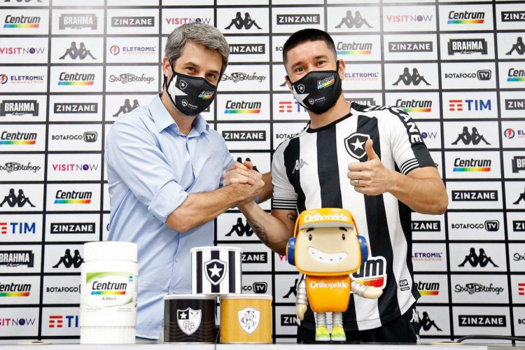 Ricardinho, ex-Ceará, é apresentado oficialmente pelo Botafogo