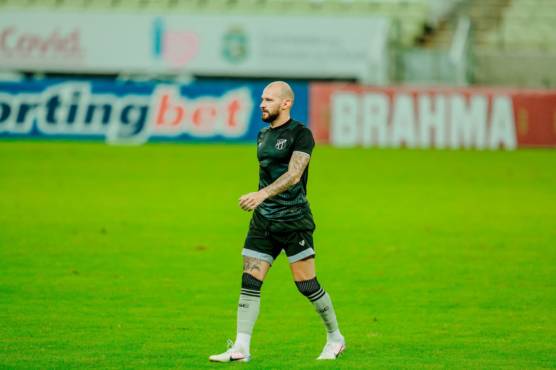 Marlon é o favorito para assumir a lateral direita do Ceará, na ausência de Gabriel Dias (Foto: JÚLIO CAESAR)