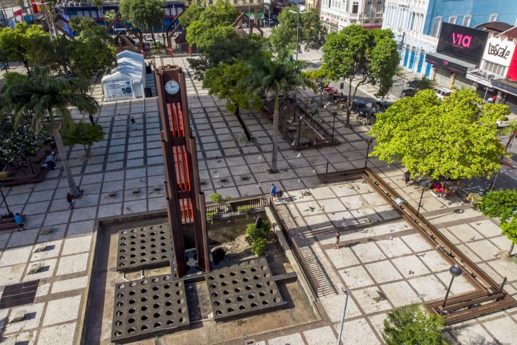 A Praça do Ferreira, no Centro de Fortaleza, deve receber projeto de revitalização. Além do equipamento, a expectativa é que o projeto se expanda para as principais grandes praças da Capital