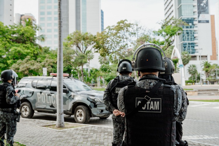 GOVERNOS estaduais estão preocupados com eventual insubordinação de policiais