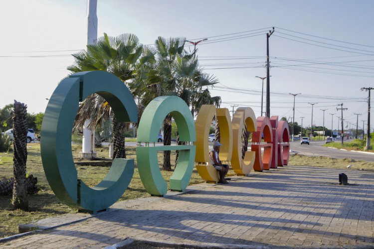 Caucaia terá polo industrial construído em terro doado pelo Estado e receberá intervenção de 11 espigões em obra de reestruturação do litoral