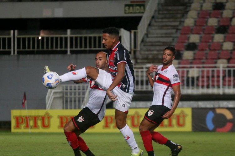 Atlético-GO avança na Copa do Brasil com vitória sobre Joinville