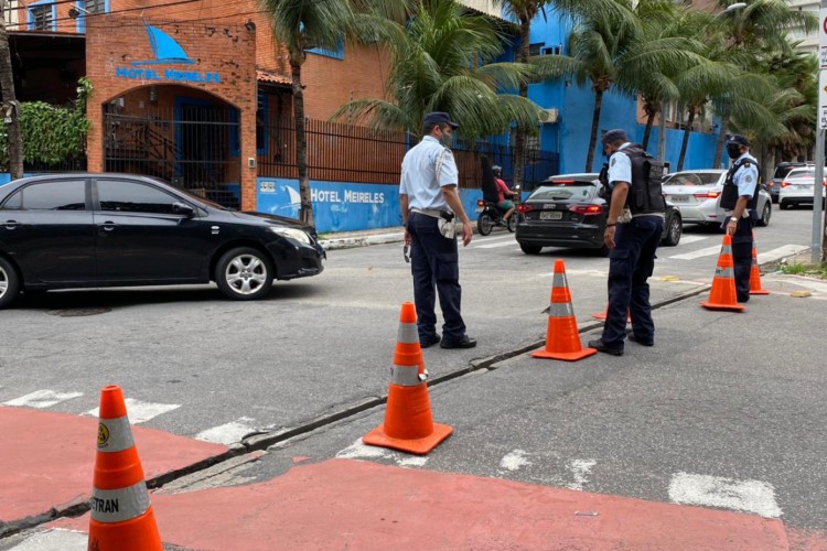 Um trecho da rua chegou a ser interditado após policiais militares receberem a informação que o ato iria até o local