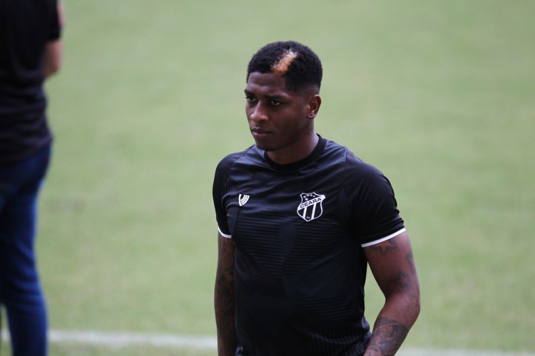 FORTALEZA,CE, BRASIL, 18.04.2021: Yony Gonzales, jogador do Ceará. Aquecimento do Ceará antes do Jogo pela copa do Nordeste, Ceará vs Sampaio Corrêa. Arena Castelão.  (Fotos: Fabio Lima/O POVO).