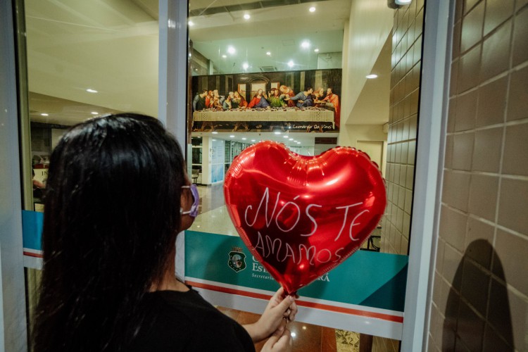 FORTALEZA, CE, BRASIL, 19-04-.2021: Mensagem a pessoas internadas com Covid-19 no Hospital Estadual Leonardo da Vinci 