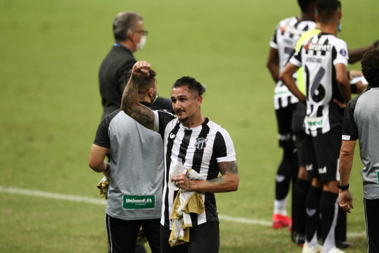 FORTALEZA,CE, BRASIL, 21.04.2021: Vina, jogador do Ceará, comemora gol no Jogo pela Conmebol Sudamericana Ceara vs Jorge Wilstermann. arena Castelão.  (Fotos: Fabio Lima/O POVO)