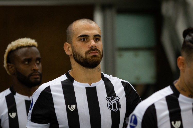 Atacante Felipe Vizeu no jogo Ceará x Jorge Wilstermann, na Arena Castelão, pela Copa Sul-Americana