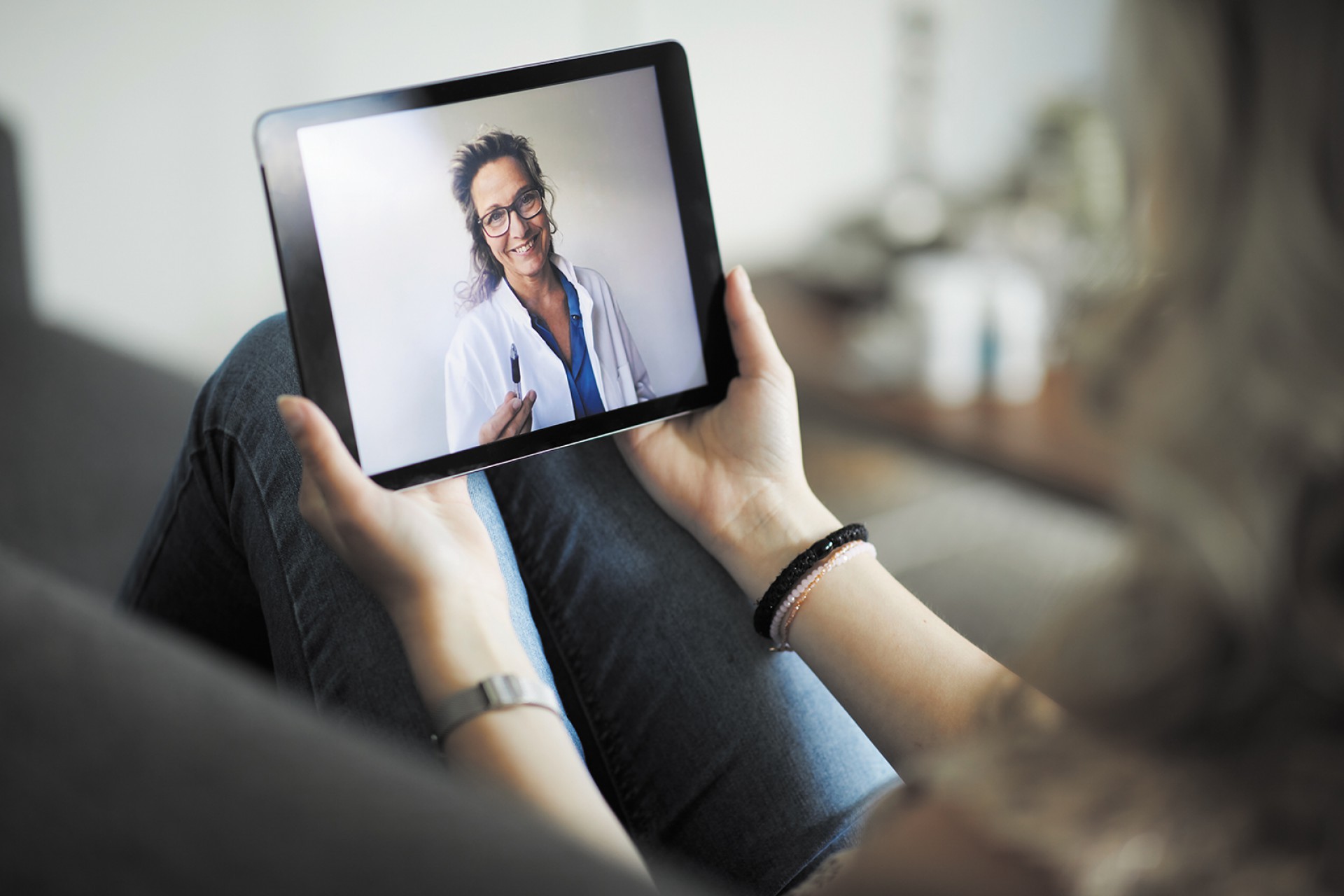 Na teleconsulta, o paciente também tem acesso a documentos como receitas, prescrição de exames e atestado médico  (Foto: Getty Images)