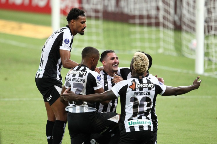 FORTALEZA,CE, BRASIL, 21.04.2021: Vina, jogador do Ceará, comemora gol no Jogo pela Conmebol Sudamericana Ceara vs Jorge Wilstermann. arena Castelão.  (Fotos: Fabio Lima/O POVO)