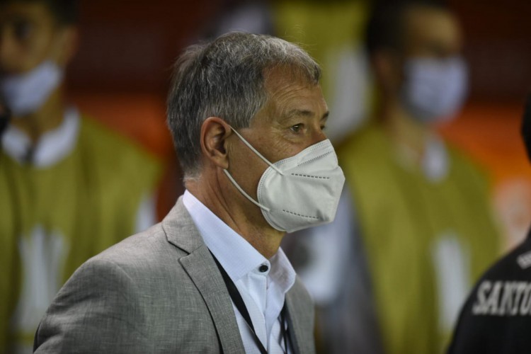 Técnico argentino Ariel Holan, ex-Santos, negocia com o Fortaleza