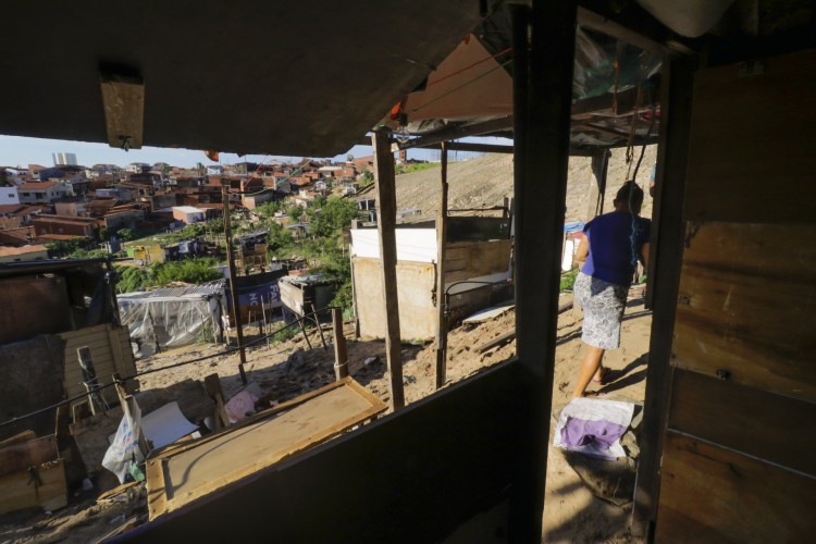 Ocupação em terreno no bairro Vicente Pinzon ao lado do residencial Alto da Paz