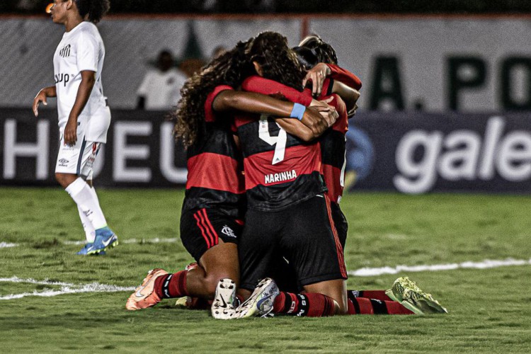 Flamengo vence Santos no Brasileiro Feminino