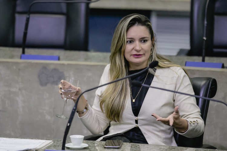 Senadora, Augusta Brito é suplente do ex-governador e senador eleito Camilo Santana (PT), hoje ministro da Educação (MEC)