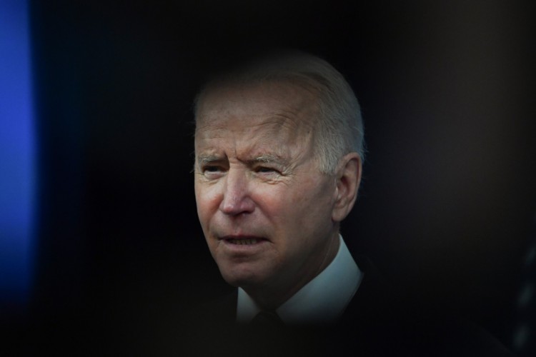 O presidente dos EUA, Joe Biden, faz comentários sobre a resposta da Covid-19 e o programa de vacinação, no Auditório do Tribunal Sul da Casa Branca, Washington, DC em 12 de maio de 2021. (Foto de Nicholas Kamm / AFP)