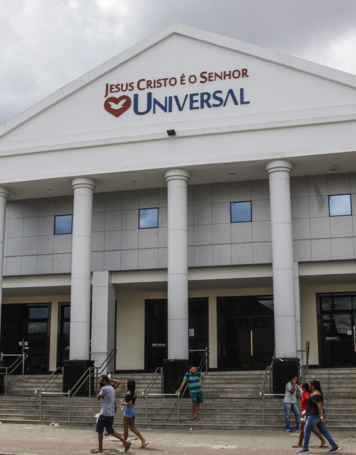 Universal perde processo contra ex-bispo que fundou Igreja com logo  semelhante