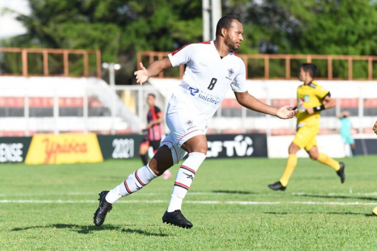 Olávio é o atual artilheiro do Brasil com 14 gols 