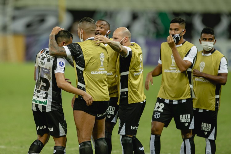 Jogadores do Ceará comemoram gol na Sul-Americana 2021