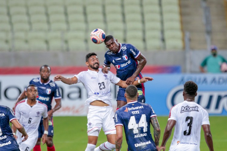 Marcelo Benevenuto, Titi e Tinga formam o trio de zaga titular do Fortaleza