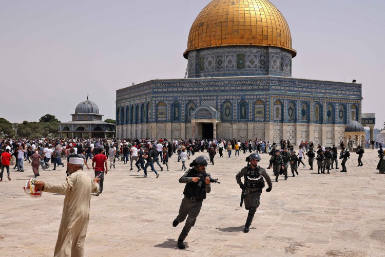 Mesquita al-Aqsa, em Jerusalém, é o terceiro local mais sagrado do Islã; ataques contra palestinos são comuns no local