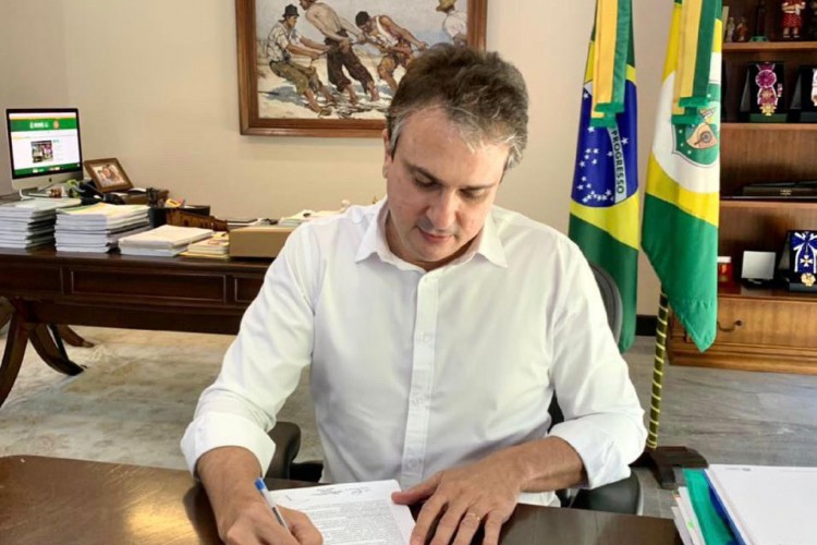 Governador Camilo Santana assina autorização para publicação do edital de seleção para Polícia Civil