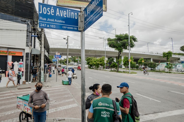 Agefis instalou gradis no entorno da Catedral para impedir comércio ambulante