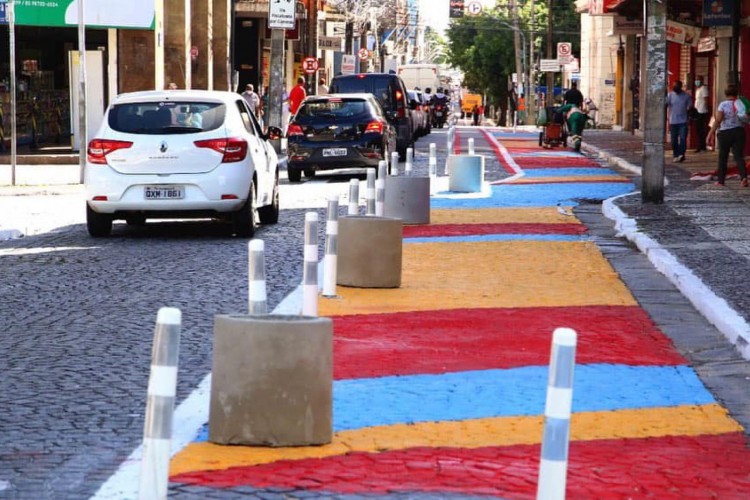 ￼CALÇADAS ajudam na mobilidade 
e proteção dos pedestres 
no Centro de Fortaleza