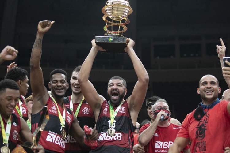 Basquete: Flamengo volta a bater São Paulo e conquista NBB