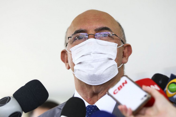 O ministro da Educação, Milton Ribeiro, durante entrevista após reunião com o ministro da Saúde, Eduardo Pazuello.