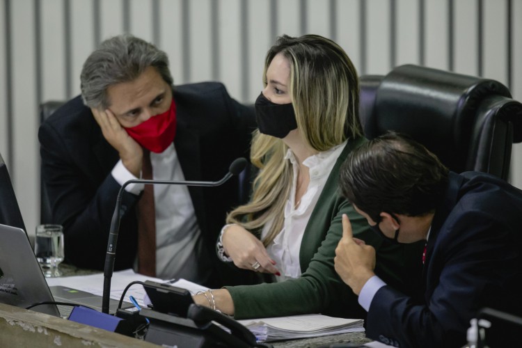 Deputados Elmano Freitas (PT) e Augusta Brito (PCdoB ) (Foto: Aurelio Alves/ Jornal O POVO)